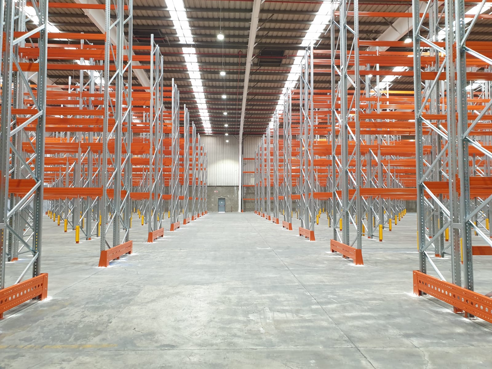 Палетни стелажи