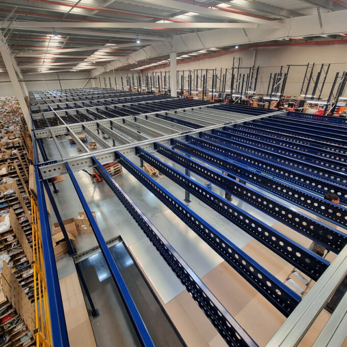 stelaji стелажи