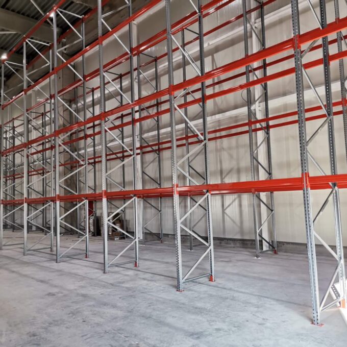 Складови метални стелажи