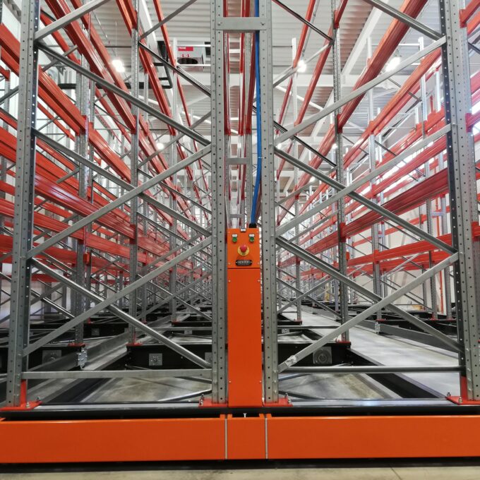 Мобилни стелажи