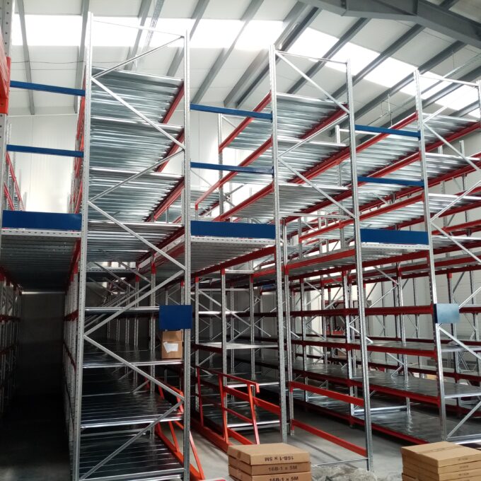 Стелажи за складово монтиране